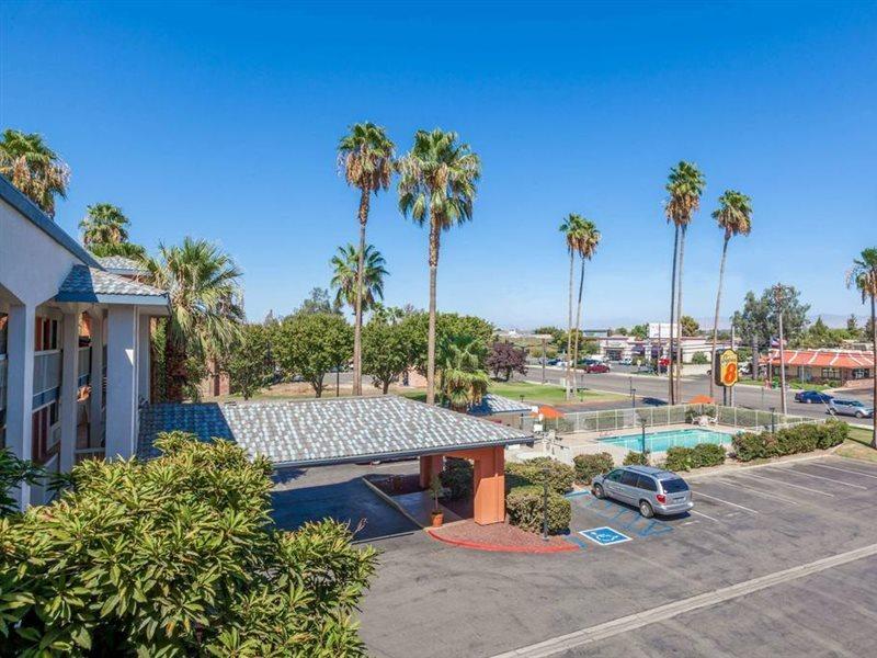 Super 8 By Wyndham Bakersfield/Central Bagian luar foto