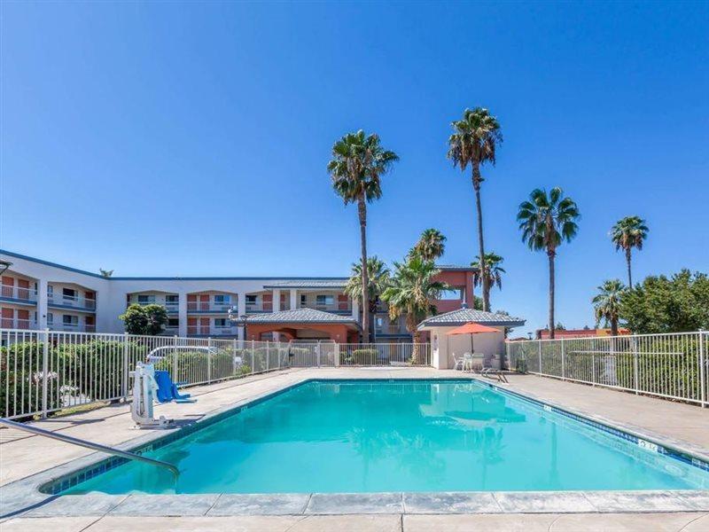 Super 8 By Wyndham Bakersfield/Central Bagian luar foto