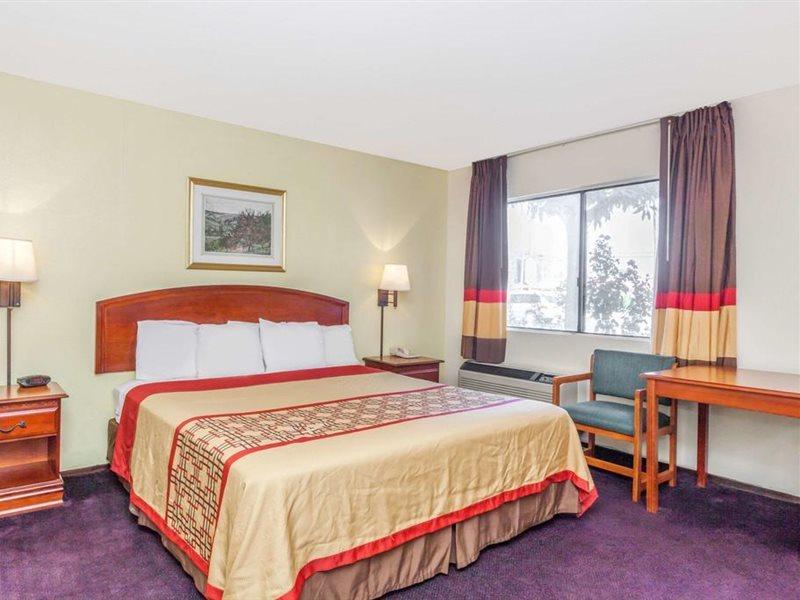 Super 8 By Wyndham Bakersfield/Central Bagian luar foto