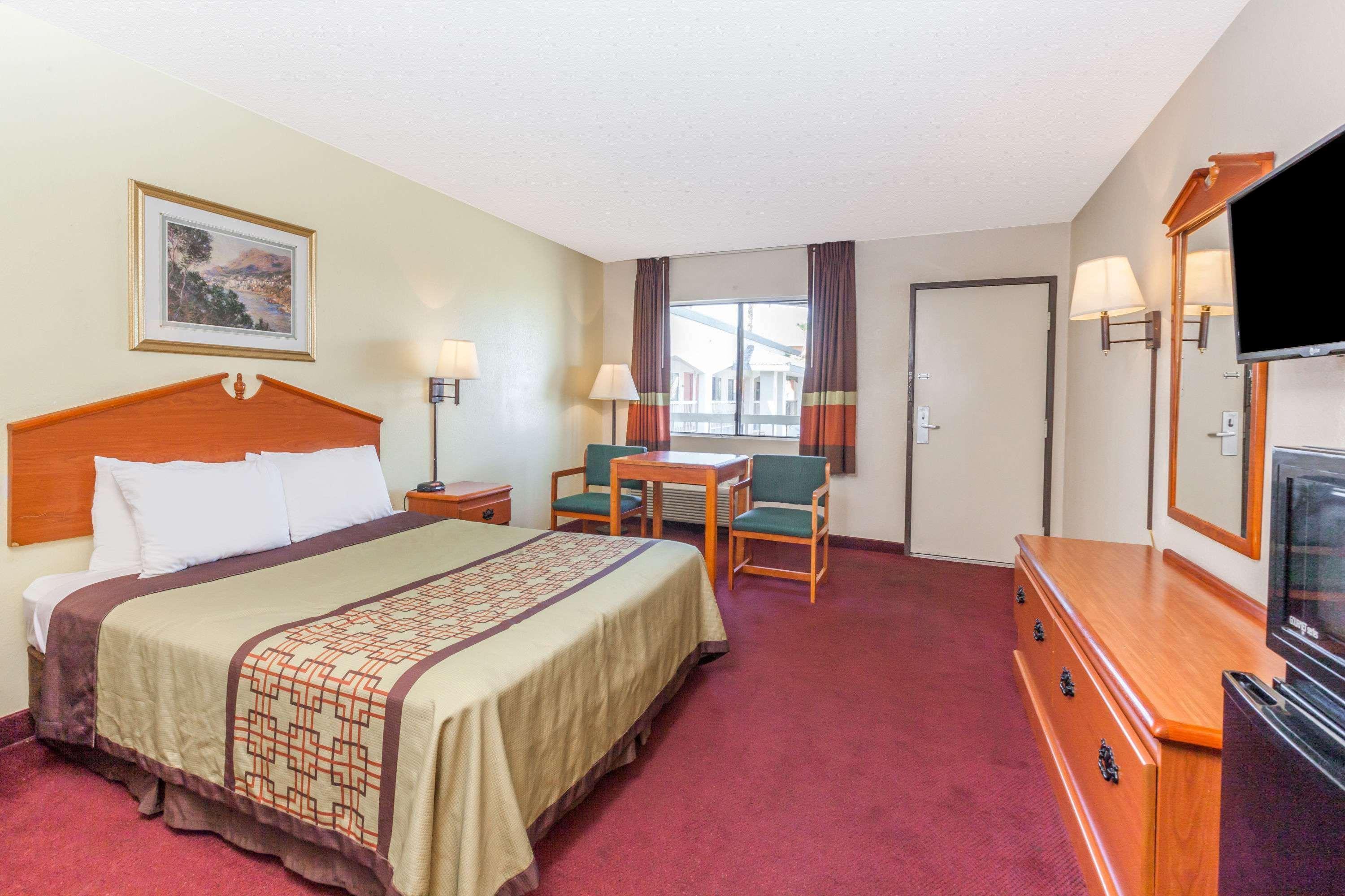 Super 8 By Wyndham Bakersfield/Central Bagian luar foto
