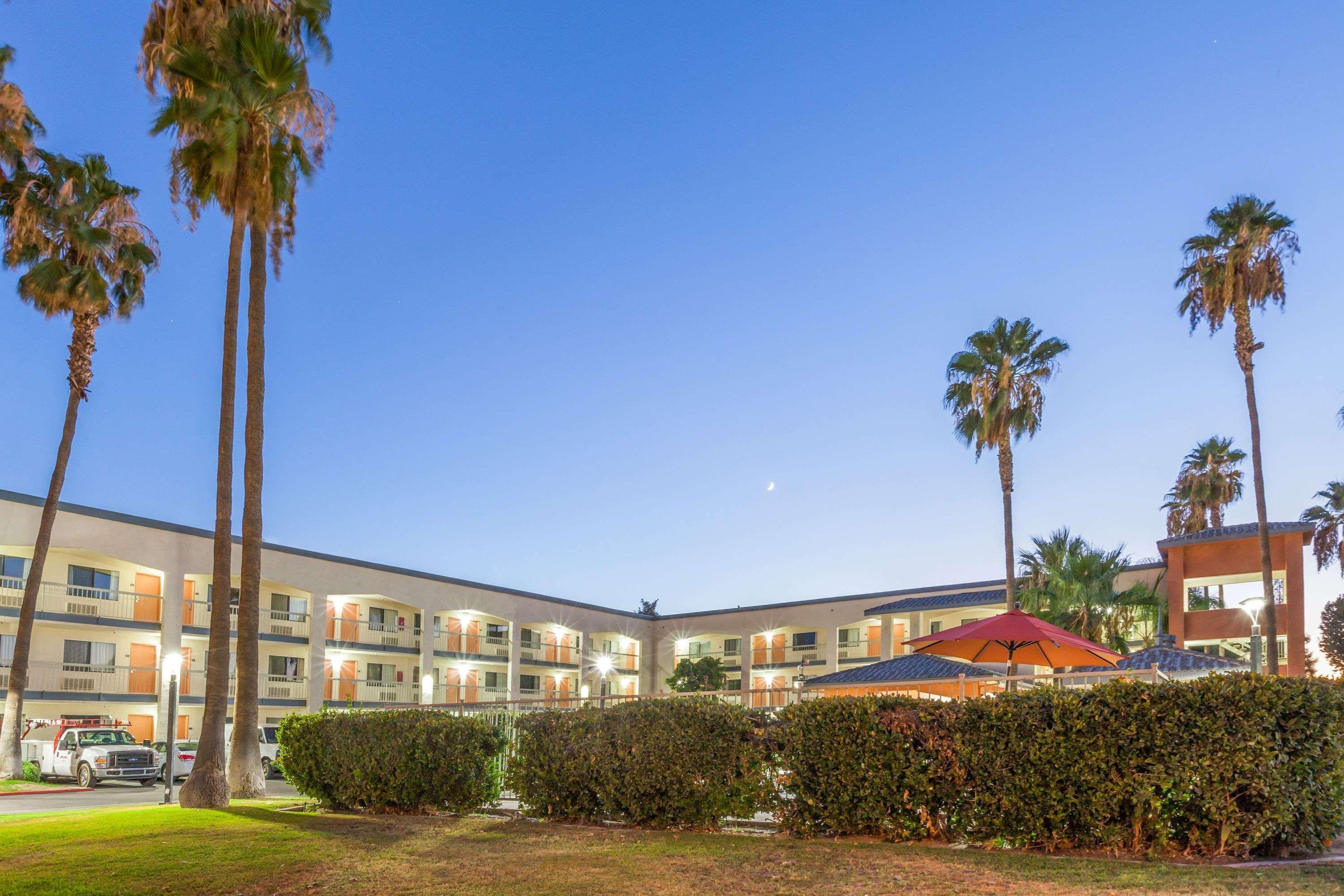 Super 8 By Wyndham Bakersfield/Central Bagian luar foto