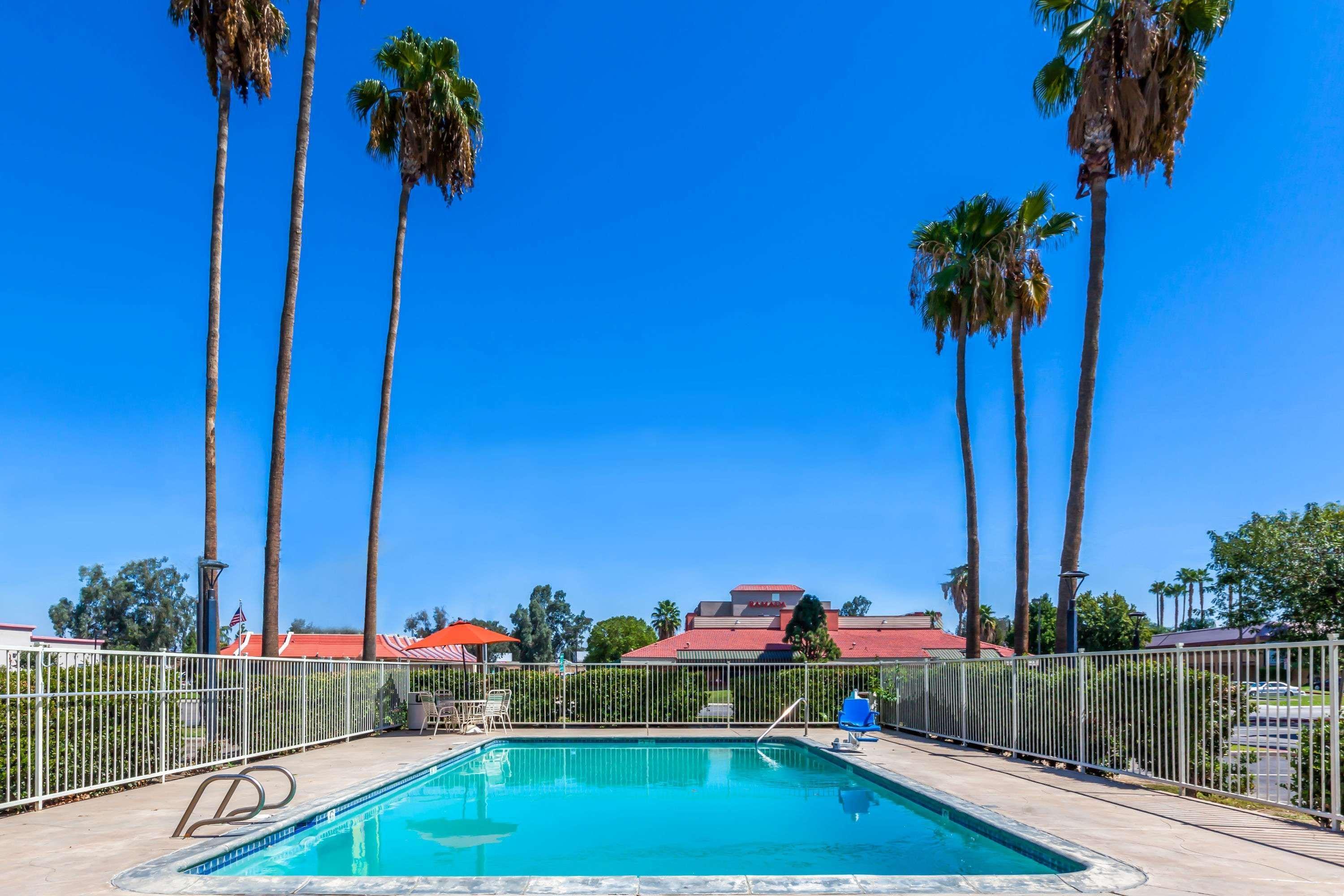 Super 8 By Wyndham Bakersfield/Central Bagian luar foto