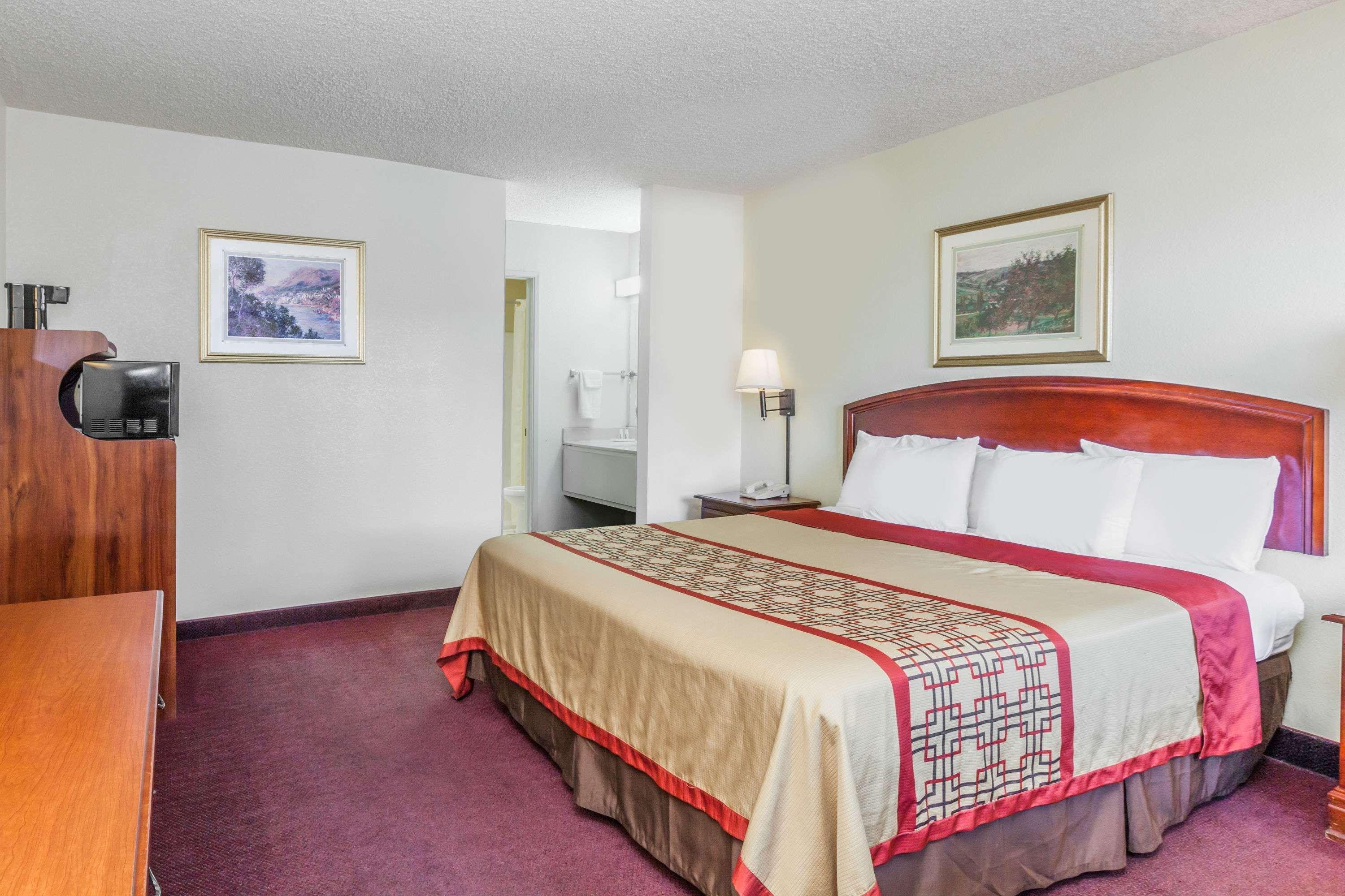 Super 8 By Wyndham Bakersfield/Central Bagian luar foto