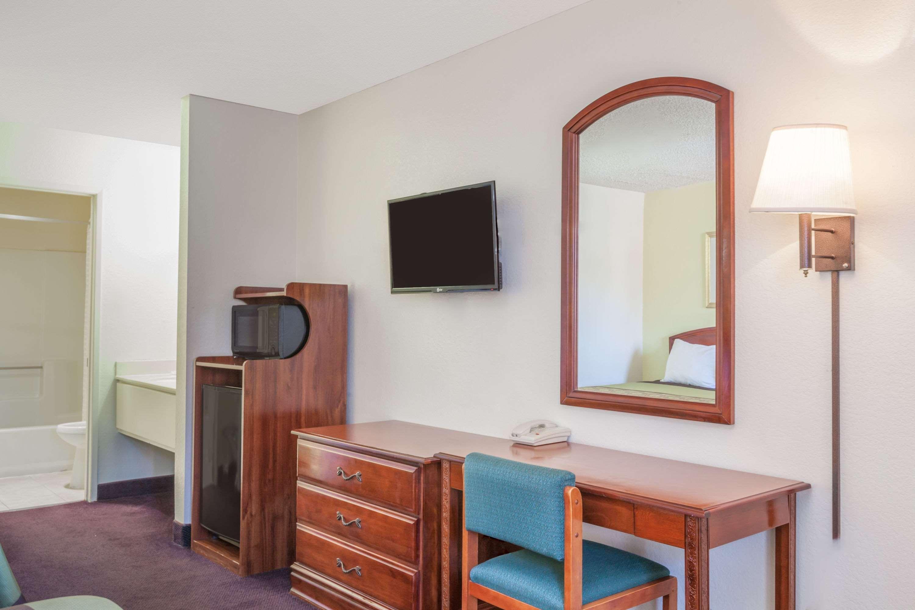 Super 8 By Wyndham Bakersfield/Central Bagian luar foto