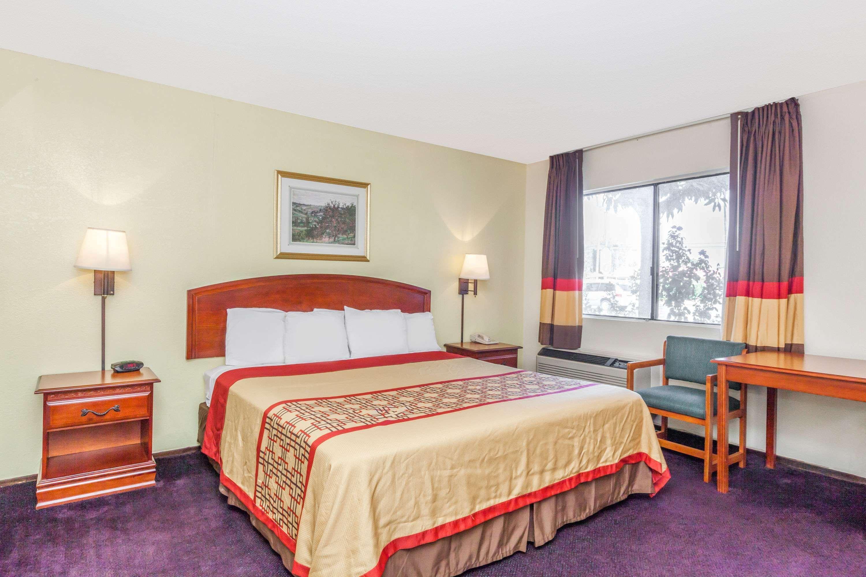 Super 8 By Wyndham Bakersfield/Central Bagian luar foto