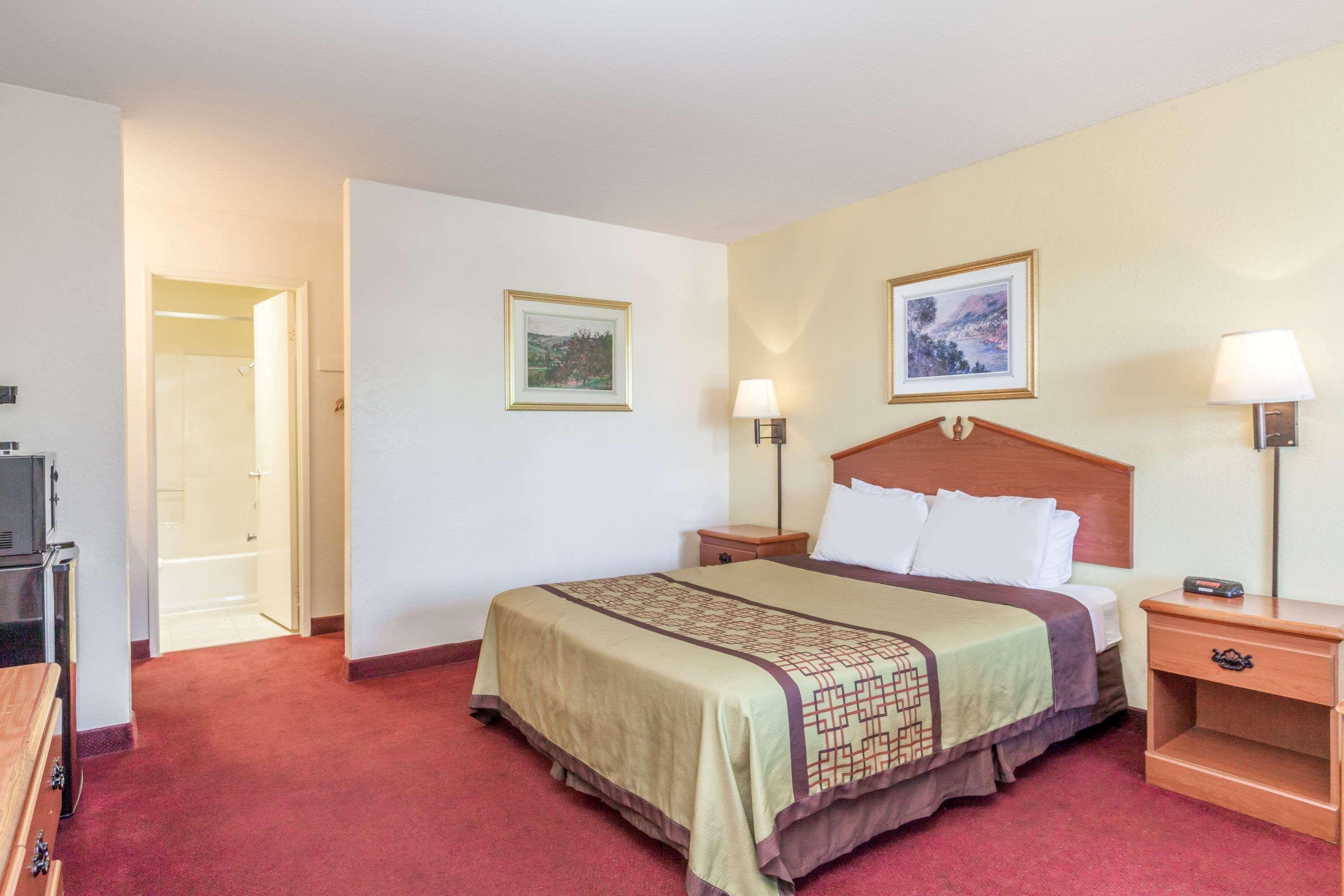 Super 8 By Wyndham Bakersfield/Central Bagian luar foto