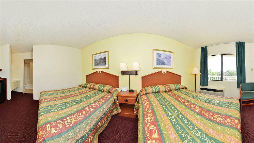 Super 8 By Wyndham Bakersfield/Central Bagian luar foto