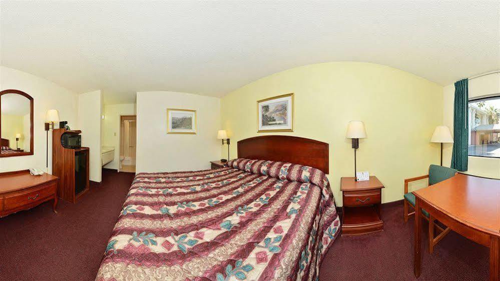 Super 8 By Wyndham Bakersfield/Central Bagian luar foto